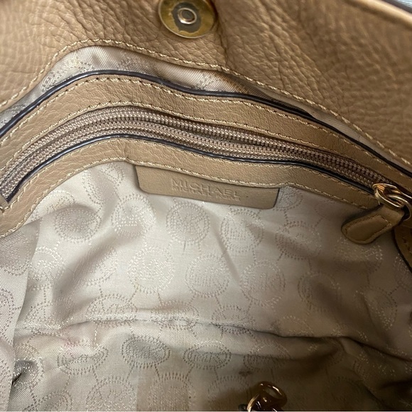 Michael Kors Chain Straps Jet Set Crossbody/Shoulder Bag - Picture 9 of 16